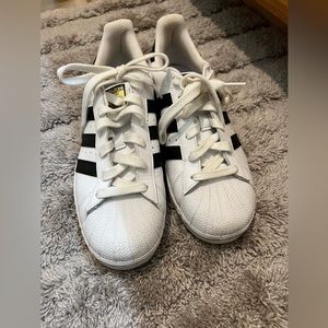 Adidas superstar shoe